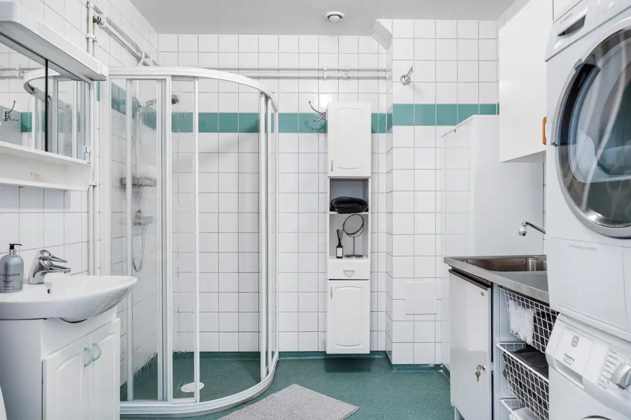 Laundry room with washer and dryer in Uppsala house for rent