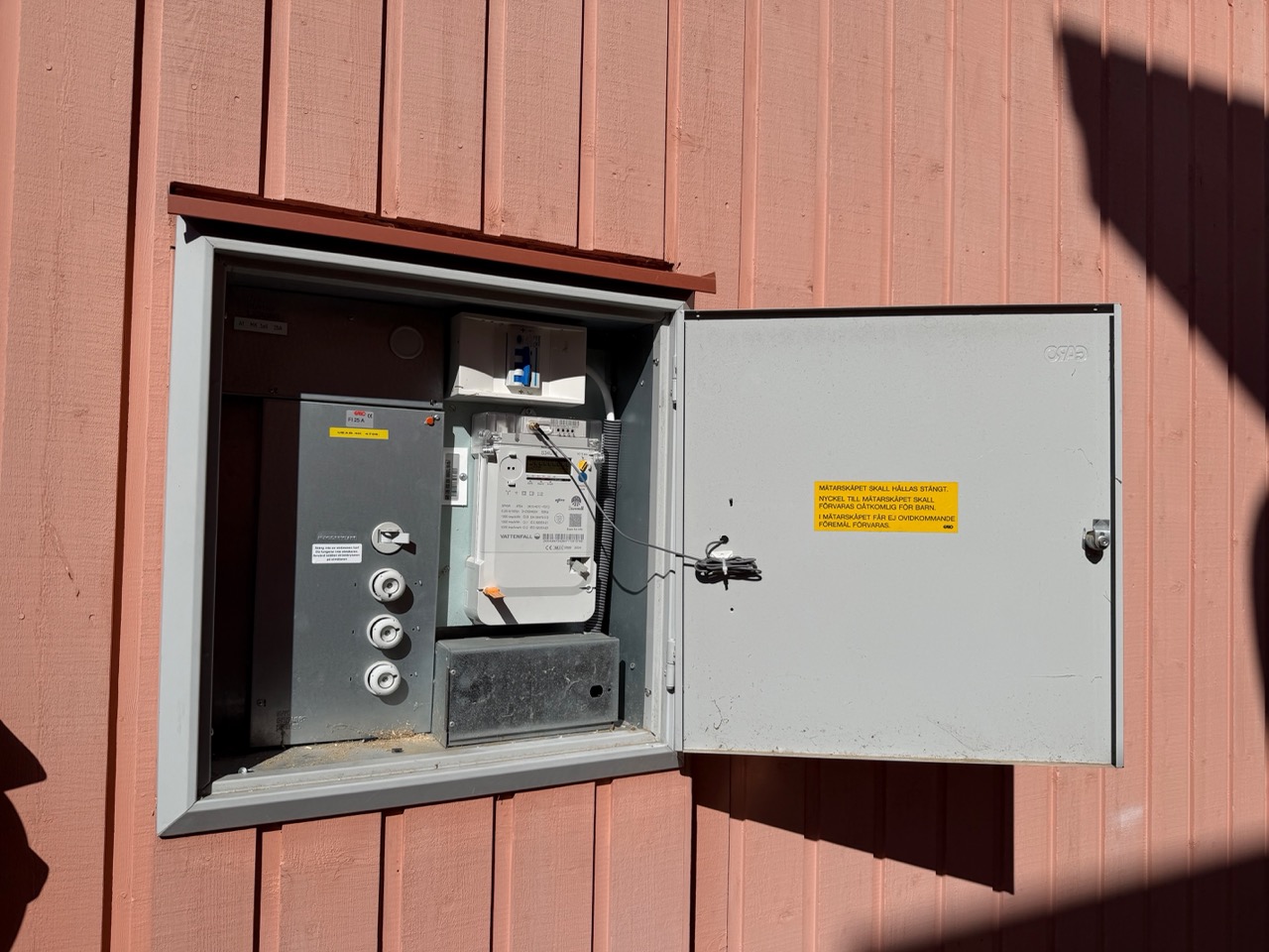 Empty fuse box section ready for new breakers to be installed