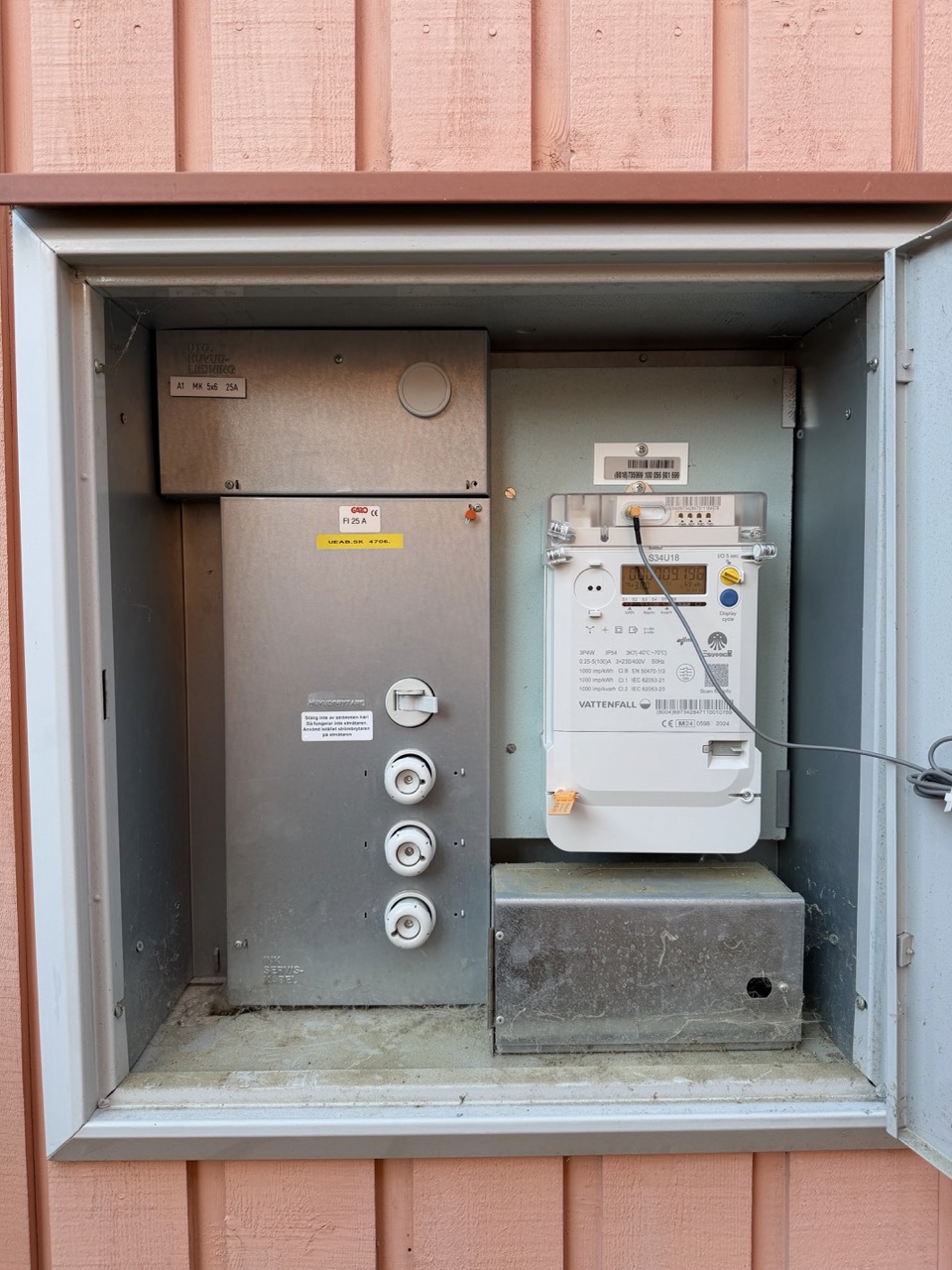 Fuse box opened showing existing 16A ceramic fuses and Vattenfall meter